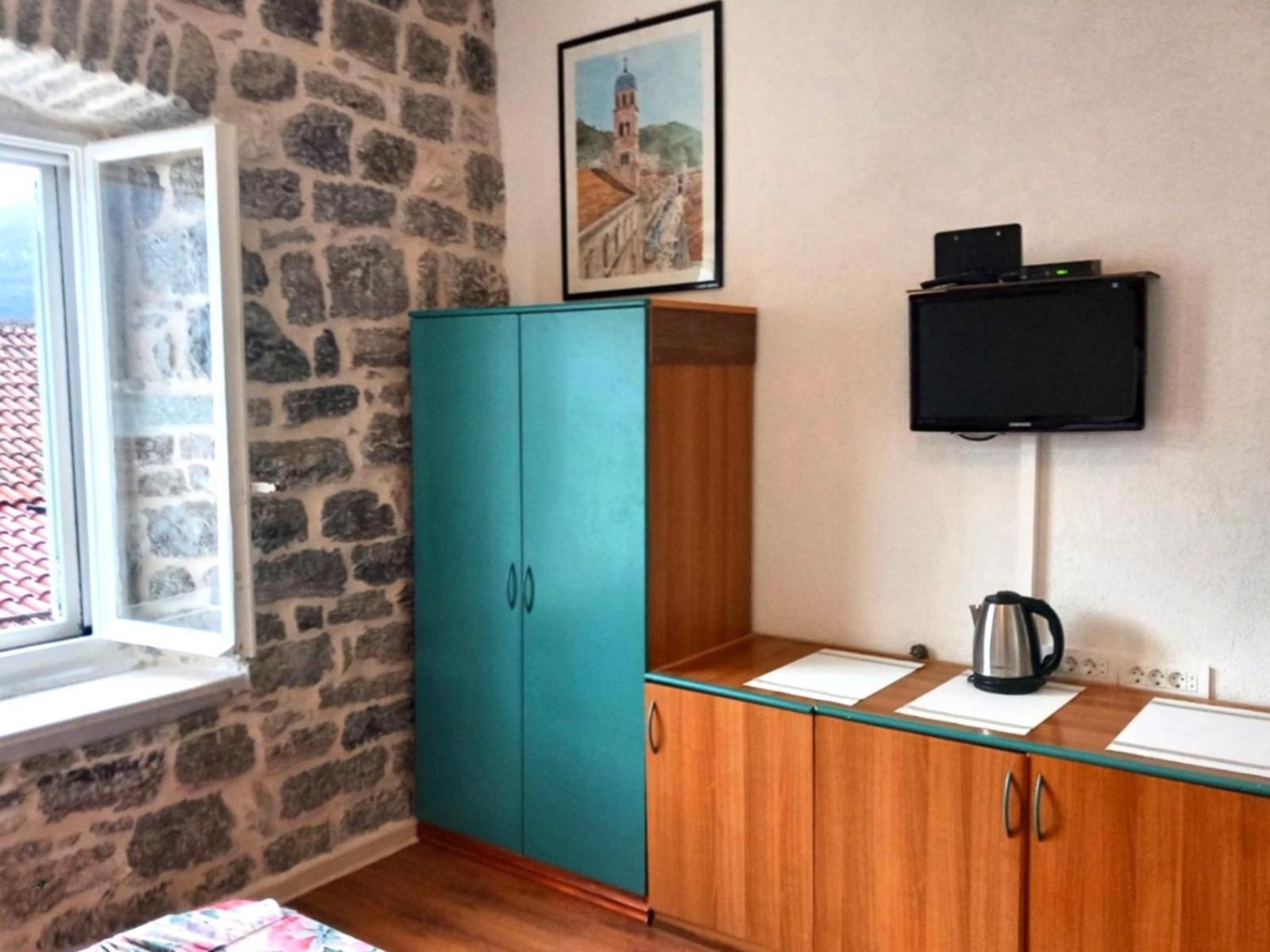 Bluemarine Rooms & Apartments 페라스트 외부 사진