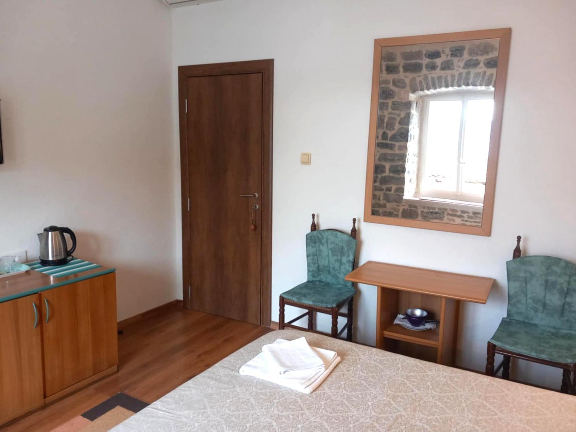 Bluemarine Rooms & Apartments 페라스트 외부 사진