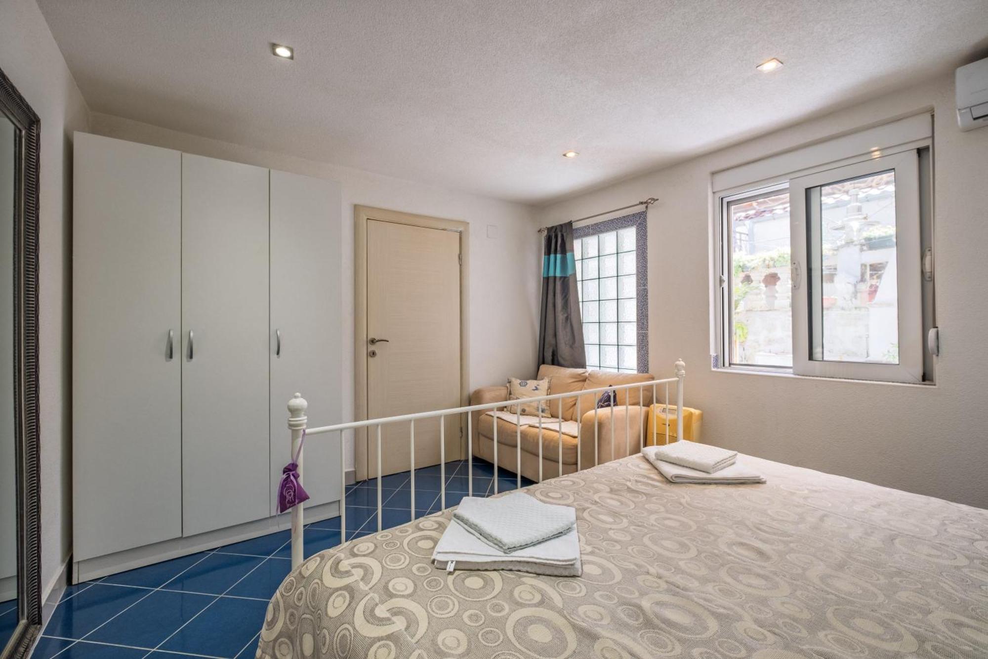 Bluemarine Rooms & Apartments 페라스트 외부 사진