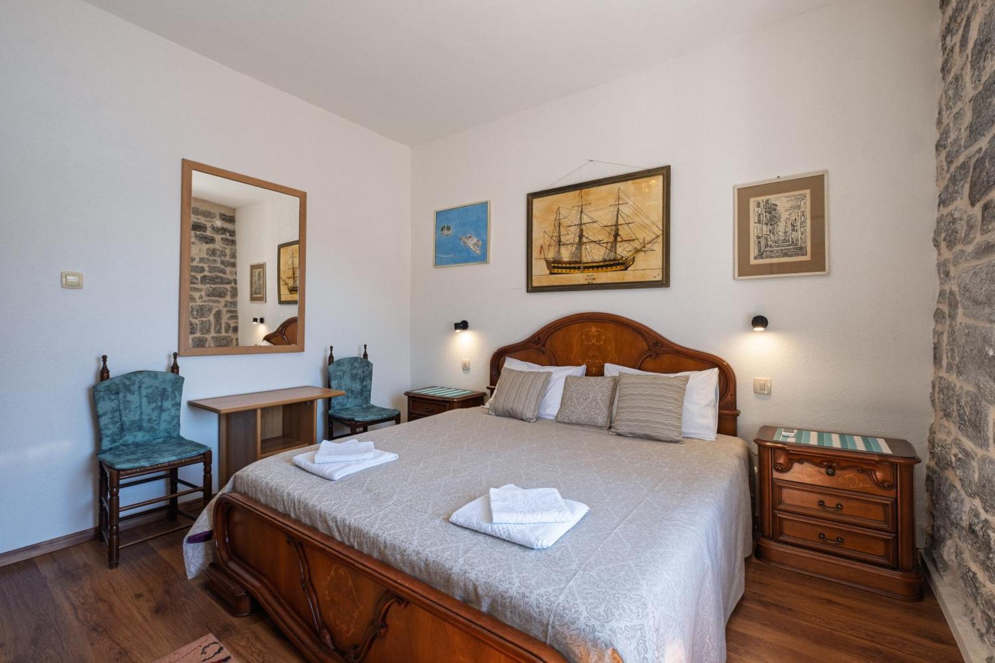 Bluemarine Rooms & Apartments 페라스트 외부 사진