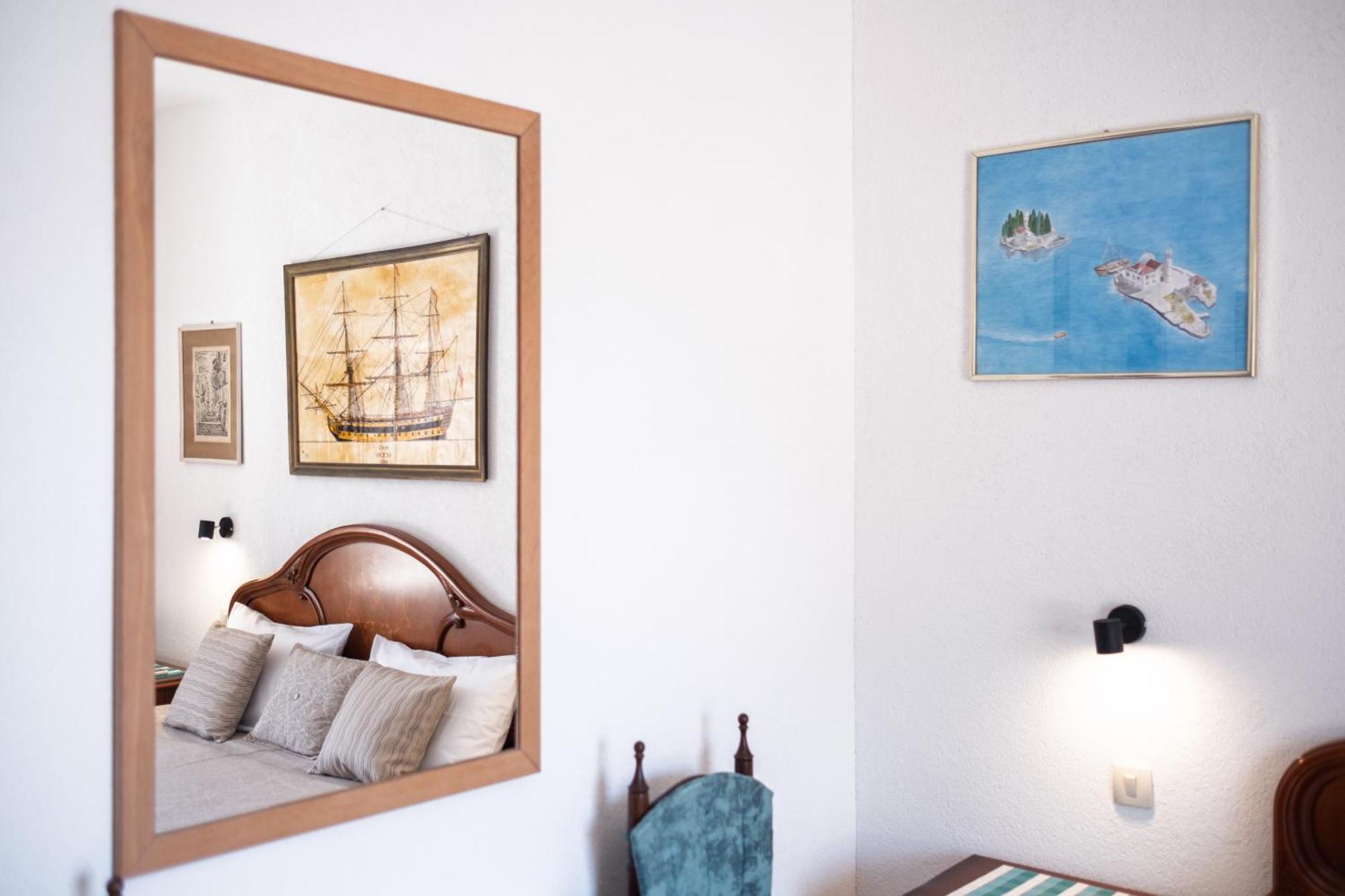 Bluemarine Rooms & Apartments 페라스트 외부 사진