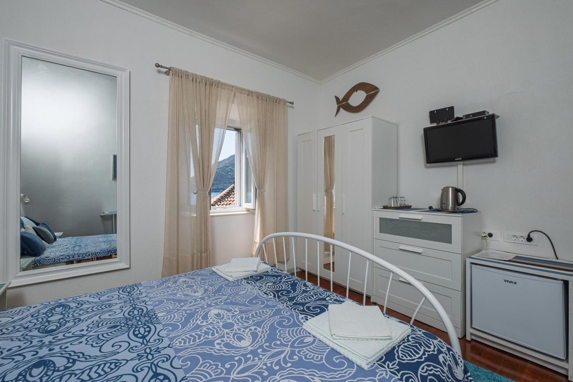 Bluemarine Rooms & Apartments 페라스트 외부 사진