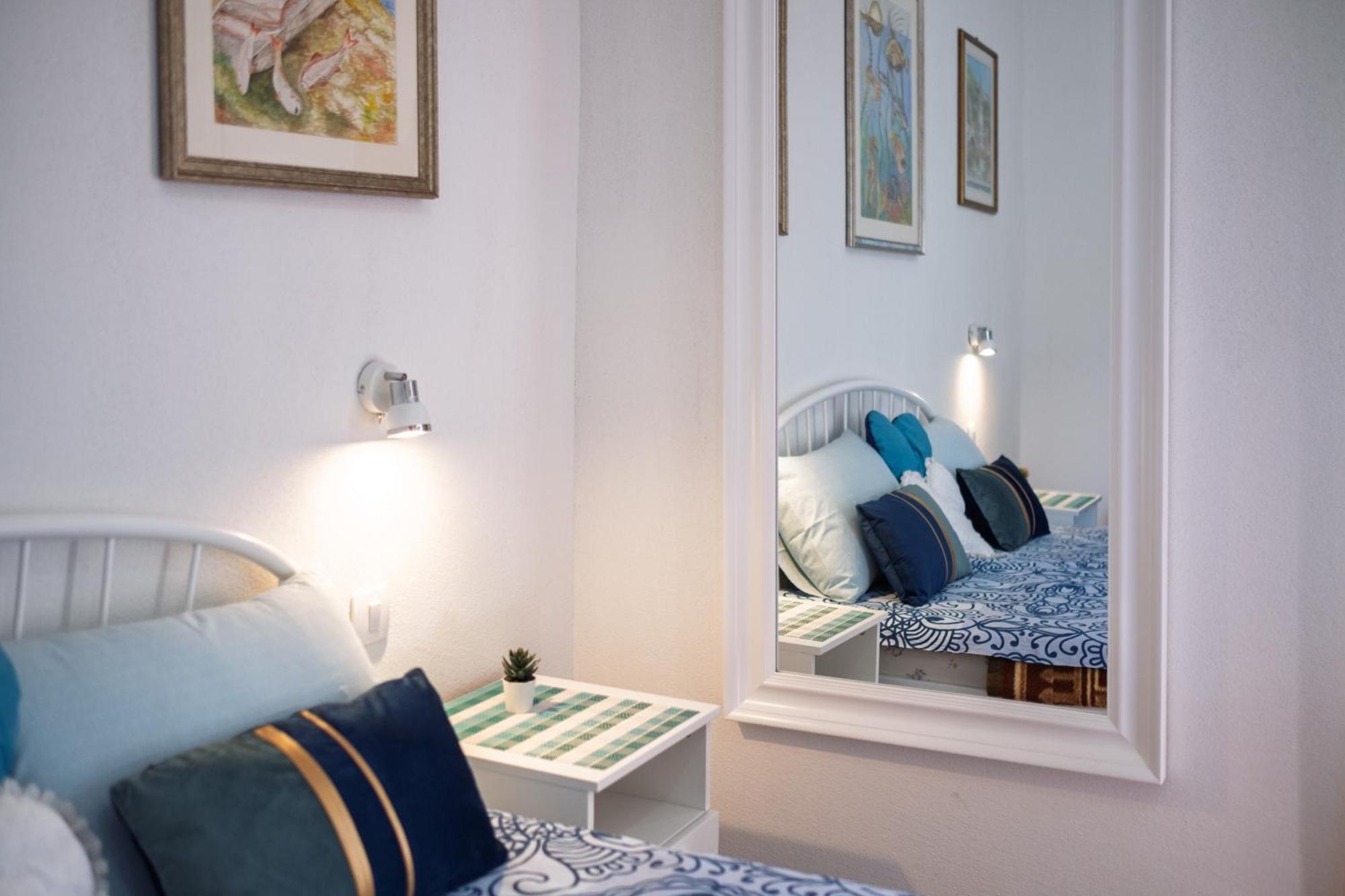 Bluemarine Rooms & Apartments 페라스트 외부 사진